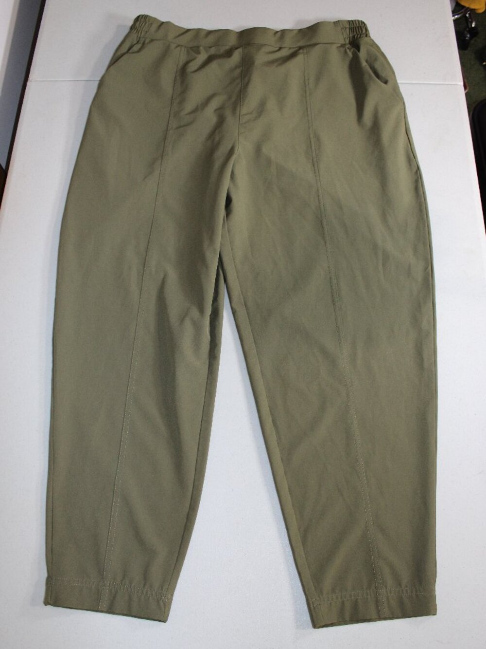 Fabletics Women's Downtown Wide Leg Pant in Utility Green